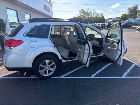 Used 2013 Subaru Outback 2.5i Limited AWD/4WD image 10