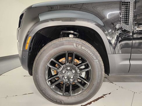 Used 2025 Land Rover Defender 110 S AWD/4WD image 11