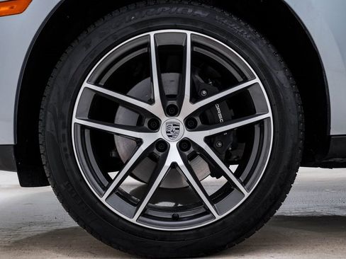 Certified 2025 Porsche Macan image 12