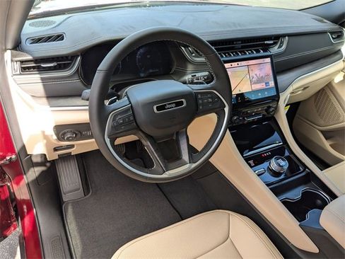 New 2025 Jeep Grand Cherokee Limited w/ Luxury Tech Group II image 15