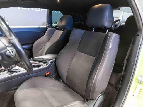 Used 2015 Dodge Challenger R/T RWD image 9
