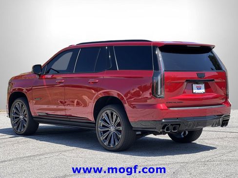 Used 2025 Cadillac Escalade V AWD/4WD image 2