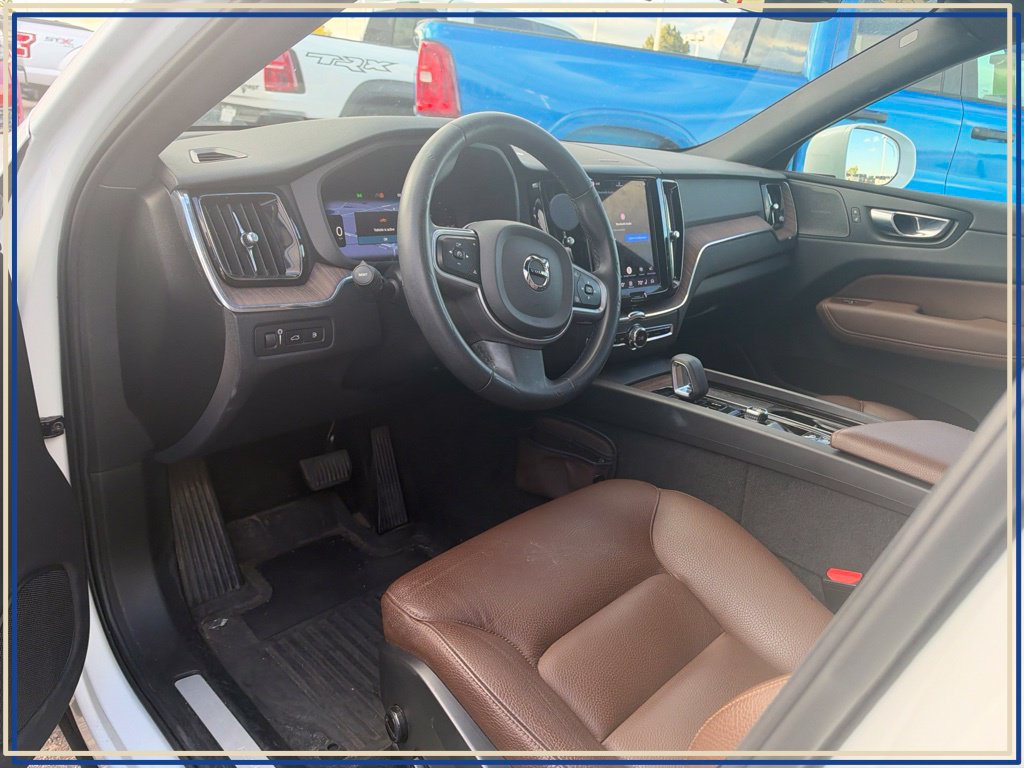 Used 2022 Volvo XC60 T8 Inscription Expression w/ Advanced Package AWD/4WD image 2