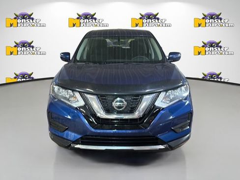 Used 2019 Nissan Rogue S image 2