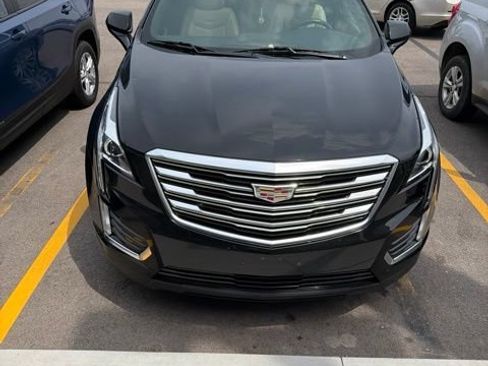 Used 2017 Cadillac XT5 FWD image 2