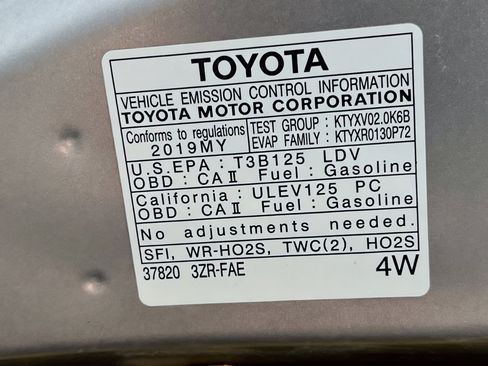 Used 2019 Toyota C-HR XLE FWD image 20