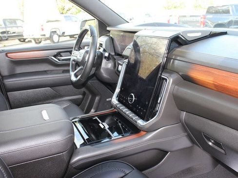 Used 2025 GMC Yukon Denali w/ Denali Reserve Package image 22