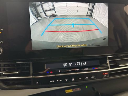 Used 2025 Toyota Sienna XSE image 38