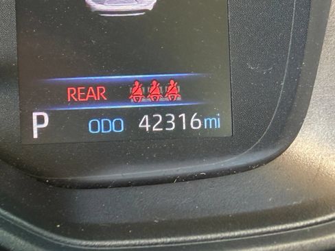 Used 2022 Toyota Corolla LE FWD image 6