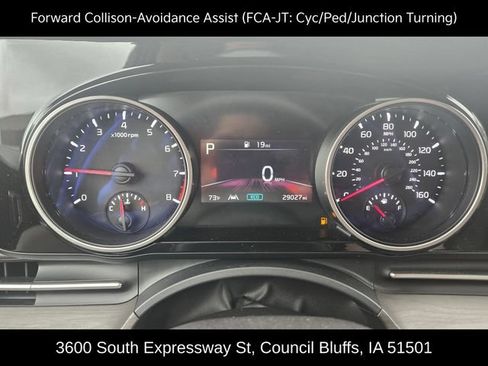 Used 2024 Kia Carnival EX FWD image 17