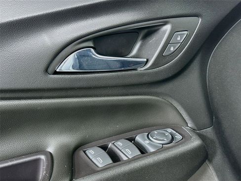Used 2018 Chevrolet Equinox LT AWD/4WD image 18