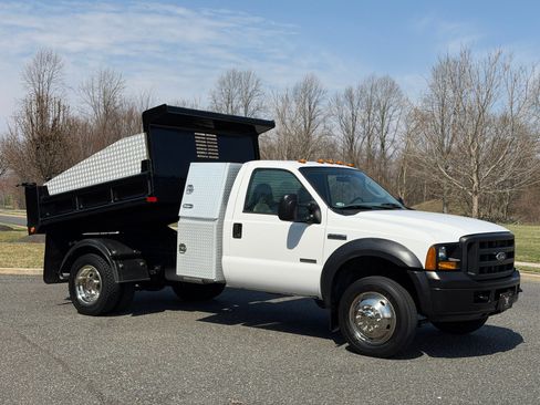 Used 2006 Ford F550 2WD Regular Cab Super Duty image 2