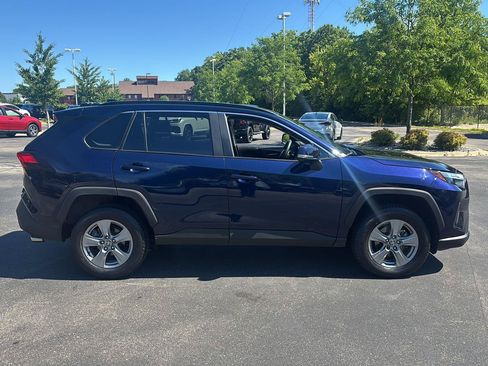 Used 2025 Toyota RAV4 XLE AWD/4WD image 9