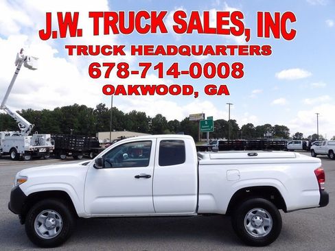 Used 2020 Toyota Tacoma SR image 2