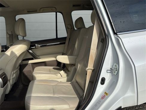 Used 2017 Lexus GX 460 Premium image 22