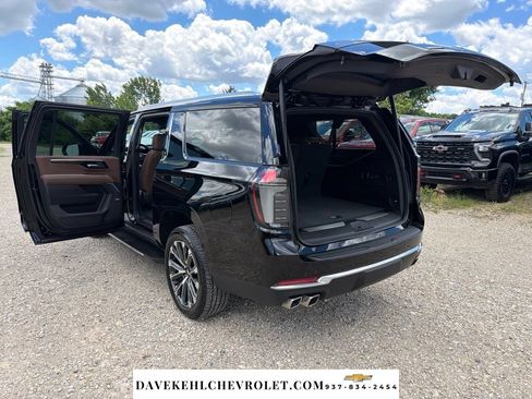 Used 2025 Chevrolet Suburban High Country w/ Sun And Tow Package AWD/4WD image 32