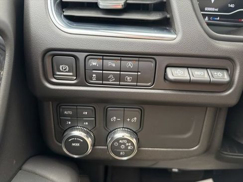 Used 2023 GMC Yukon XL AT4 w/ Technology Package AWD/4WD image 24