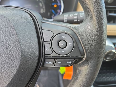 Certified 2024 Toyota RAV4 LE AWD/4WD image 19