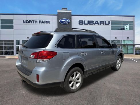 Used 2013 Subaru Outback 2.5i Premium AWD/4WD image 3