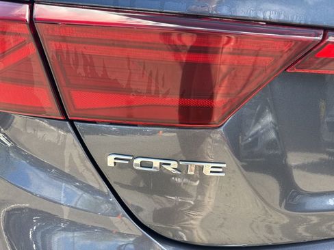 Certified 2019 Kia Forte LXS image 37