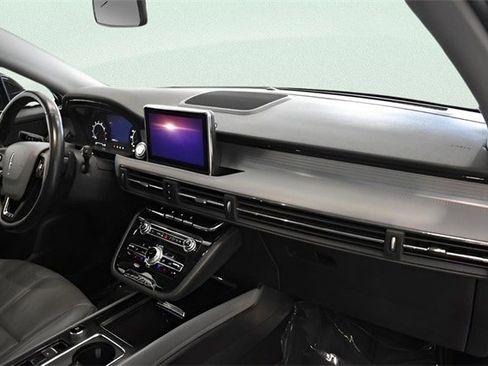 Used 2022 Lincoln Corsair AWD w/ Premium Package image 18