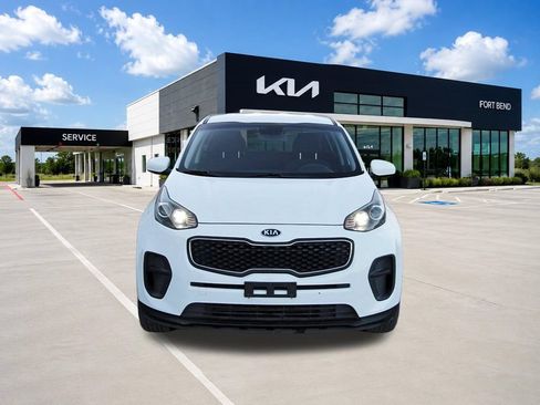 Used 2018 Kia Sportage LX FWD image 2