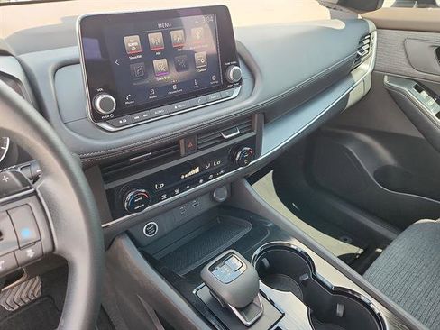 Used 2023 Nissan Rogue SV image 17