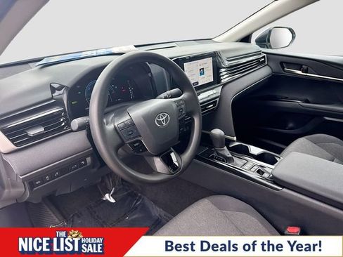 Used 2025 Toyota Camry LE image 10