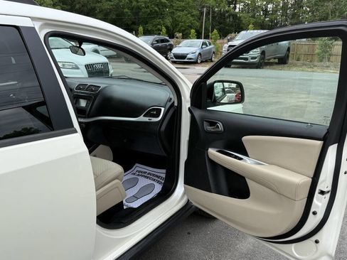 Used 2018 Dodge Journey SXT FWD image 15