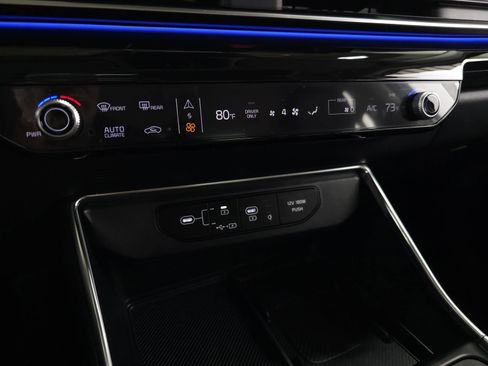 Used 2025 Kia Carnival SX Prestige image 34