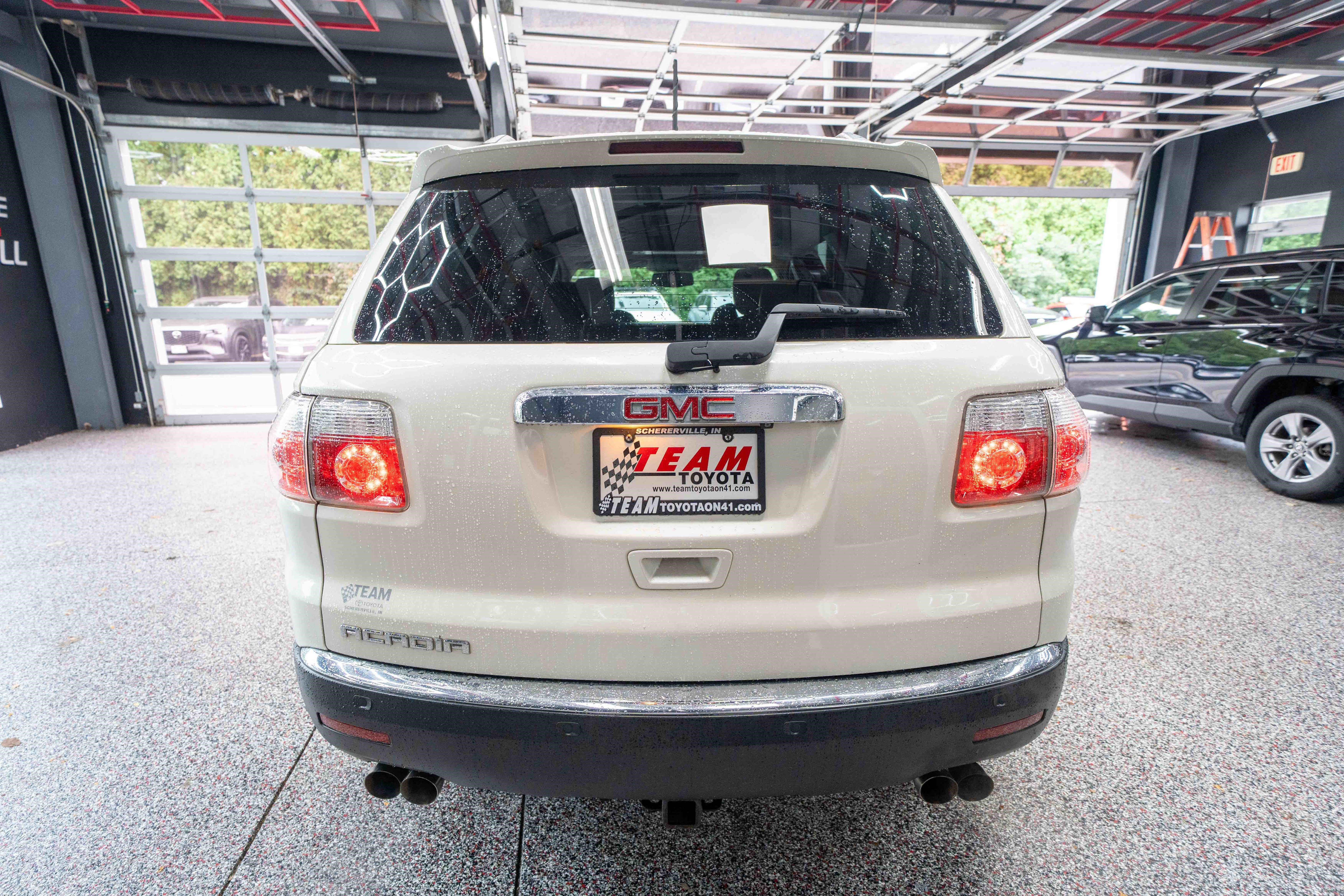 Used 2010 GMC Acadia SLT FWD image 3