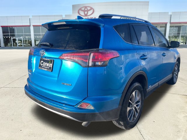 Used 2018 Toyota RAV4 LE AWD/4WD image 5