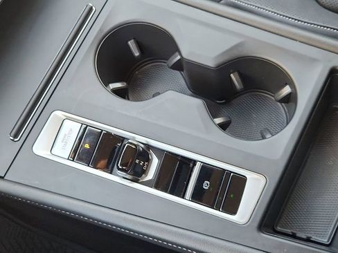 Used 2024 Volkswagen Atlas SE image 15