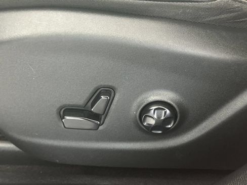 Used 2020 Jeep Cherokee Trailhawk w/ Cold Weather Group AWD/4WD image 16