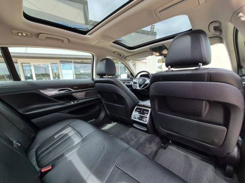 Used 2018 BMW 740i RWD image 19