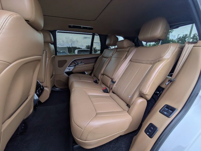 Used 2025 Land Rover Range Rover Long Wheelbase SE AWD/4WD image 14