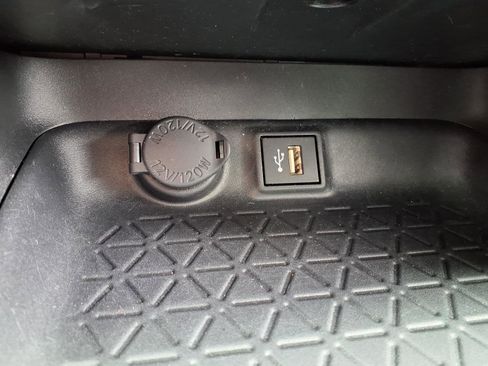 Used 2024 Toyota RAV4 XLE AWD/4WD image 11