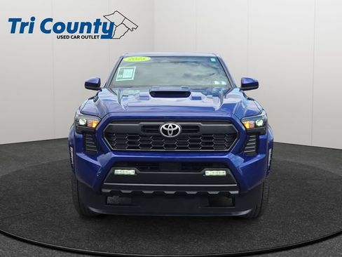 Certified 2025 Toyota Tacoma TRD Sport AWD/4WD image 2