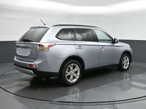 Used 2015 Mitsubishi Outlander SE image 7