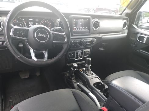 Used 2018 Jeep Wrangler Unlimited Sahara w/ Cold Weather Group image 17