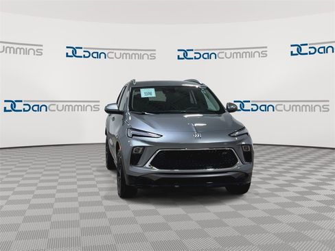 Used 2024 Buick Encore GX Sport Touring image 3