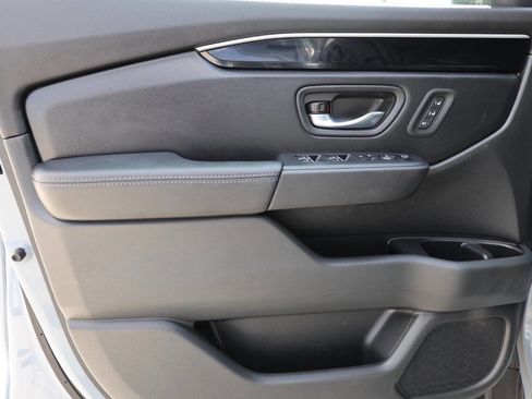 Used 2025 Honda Pilot Elite image 12