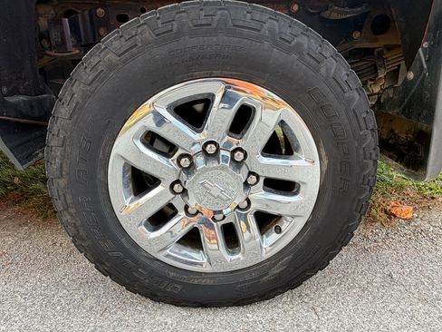 Used 2018 Chevrolet Silverado 3500 LTZ image 17