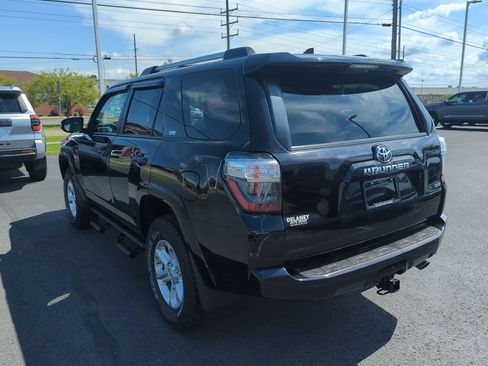 Used 2021 Toyota 4Runner SR5 Premium w/ Moonroof Package AWD/4WD image 6
