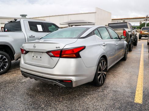 Used 2021 Nissan Altima 2.5 SR FWD image 7