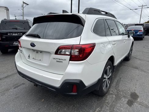 Used 2018 Subaru Outback 3.6R Limited AWD/4WD image 3