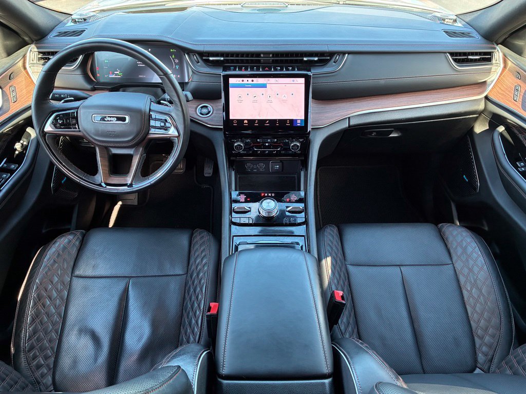 Used 2023 Jeep Grand Cherokee Summit w/ Advanced Protech Group IV AWD/4WD image 5