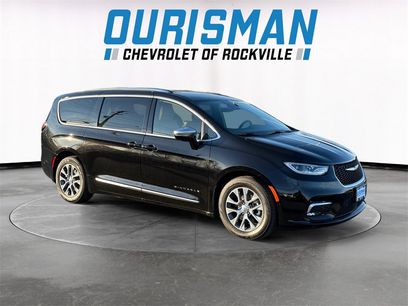 Used 2025 Chrysler Pacifica Pinnacle