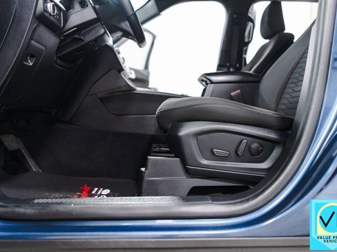 Used 2020 Ford Explorer XLT image 25