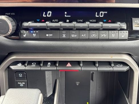 Used 2026 Toyota Tundra Limited AWD/4WD image 18